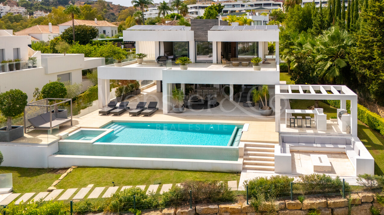 Leo 21B - Frontline Golf Villa in Nueva Andalucía