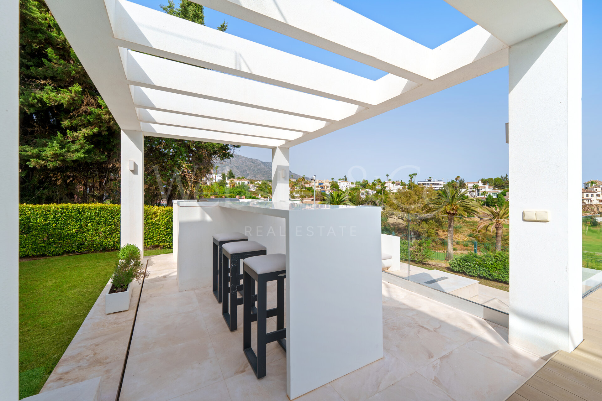 Leo 21B - Frontline Golf Villa in Nueva Andalucía