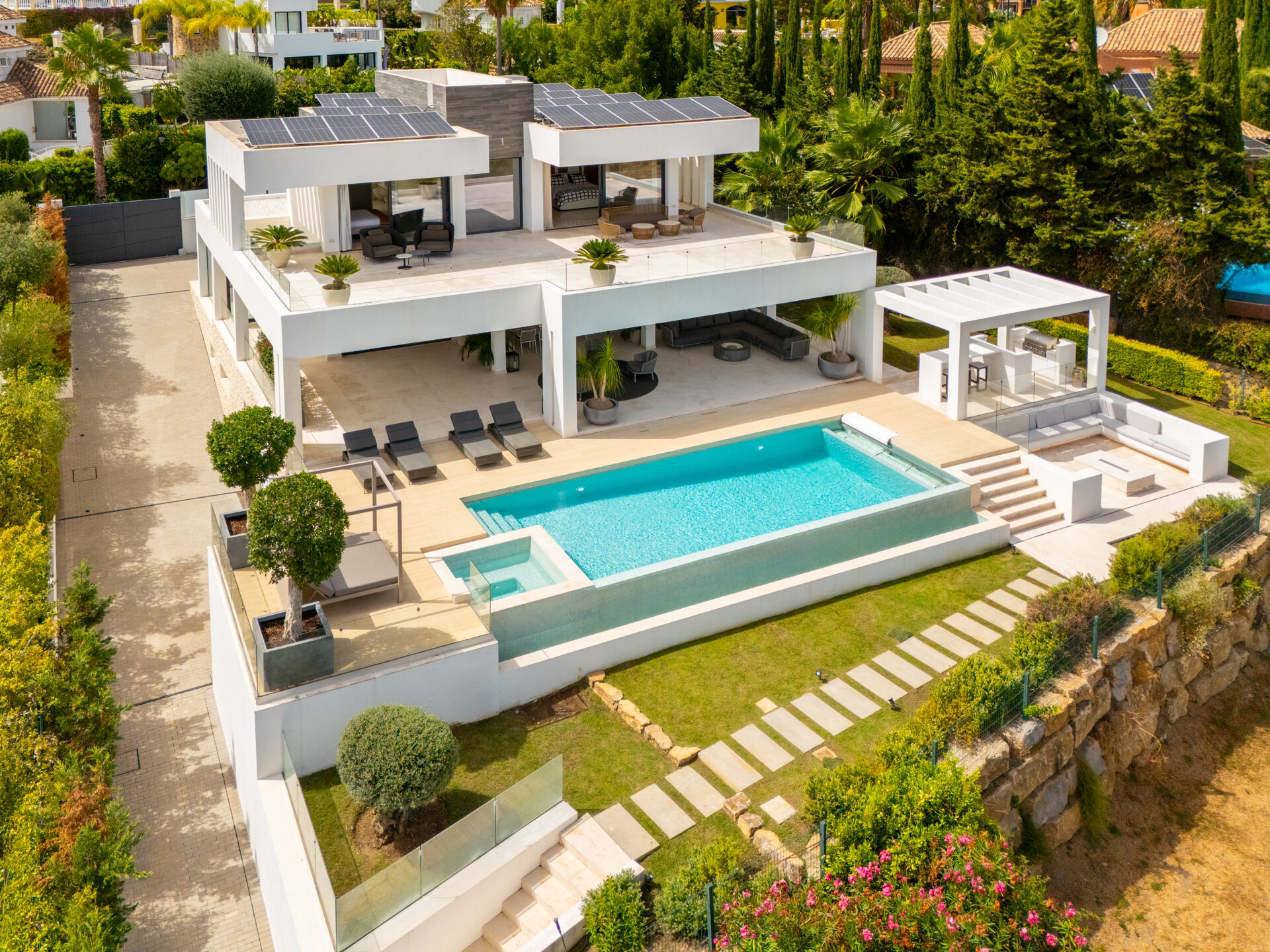 Leo 21B - Frontline Golf Villa in Nueva Andalucía