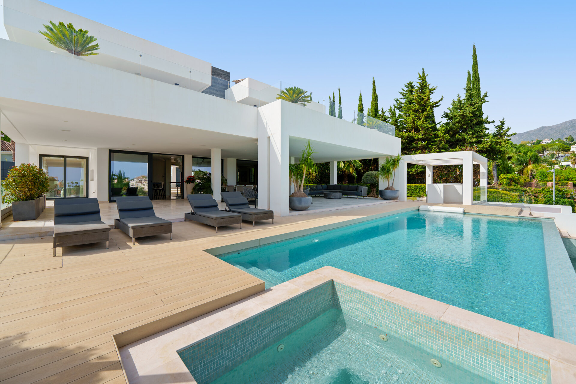Leo 21B - Frontline Golf Villa in Nueva Andalucía