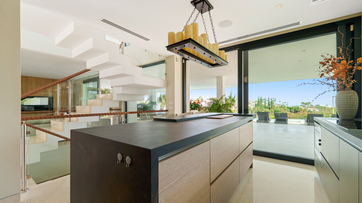 Leo 21B - Frontline Golf Villa in Nueva Andalucía
