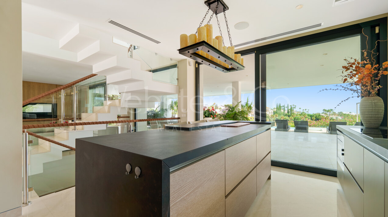 Leo 21B - Frontline Golf Villa in Nueva Andalucía