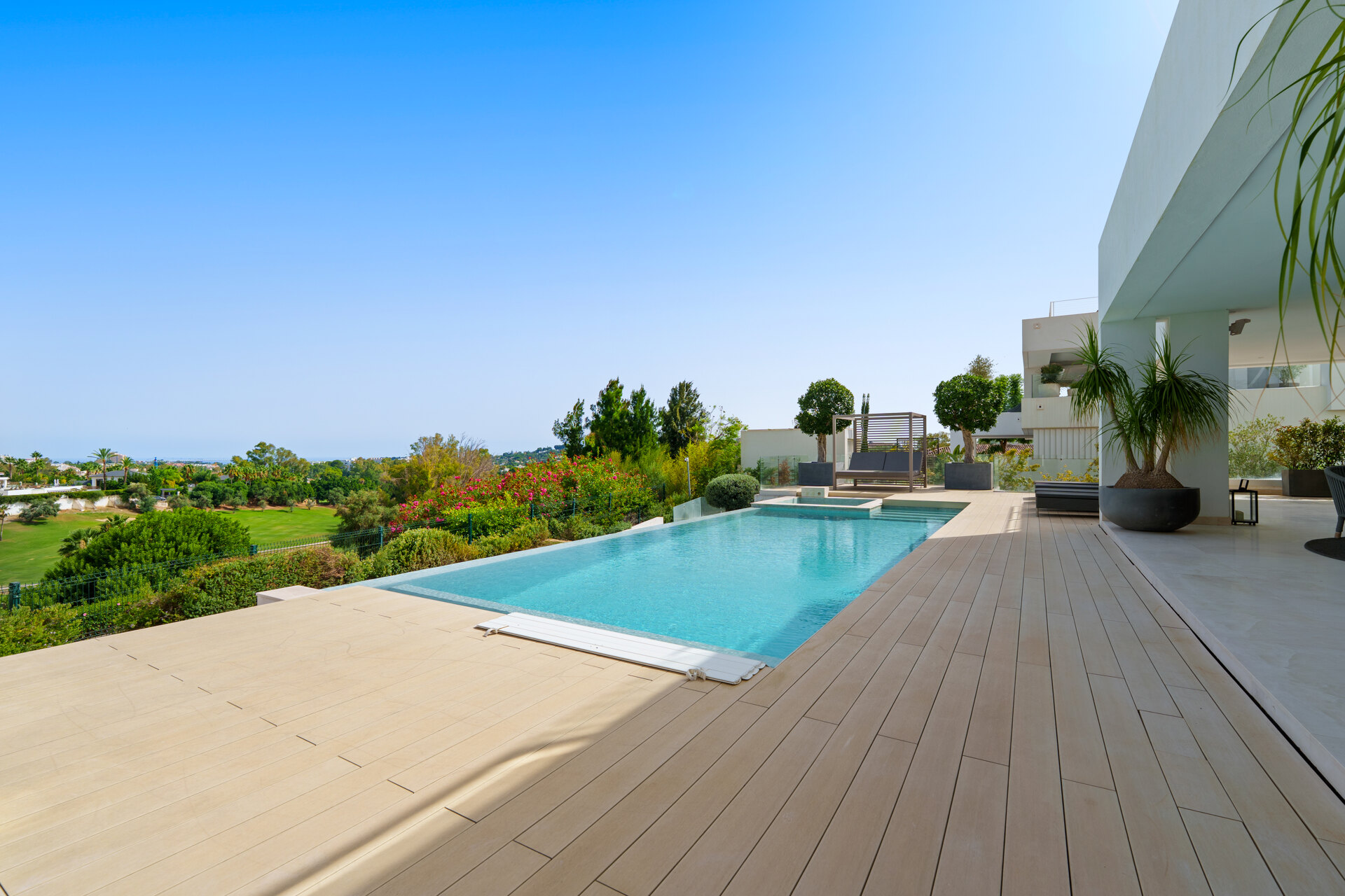 Leo 21B - Frontline Golf Villa in Nueva Andalucía