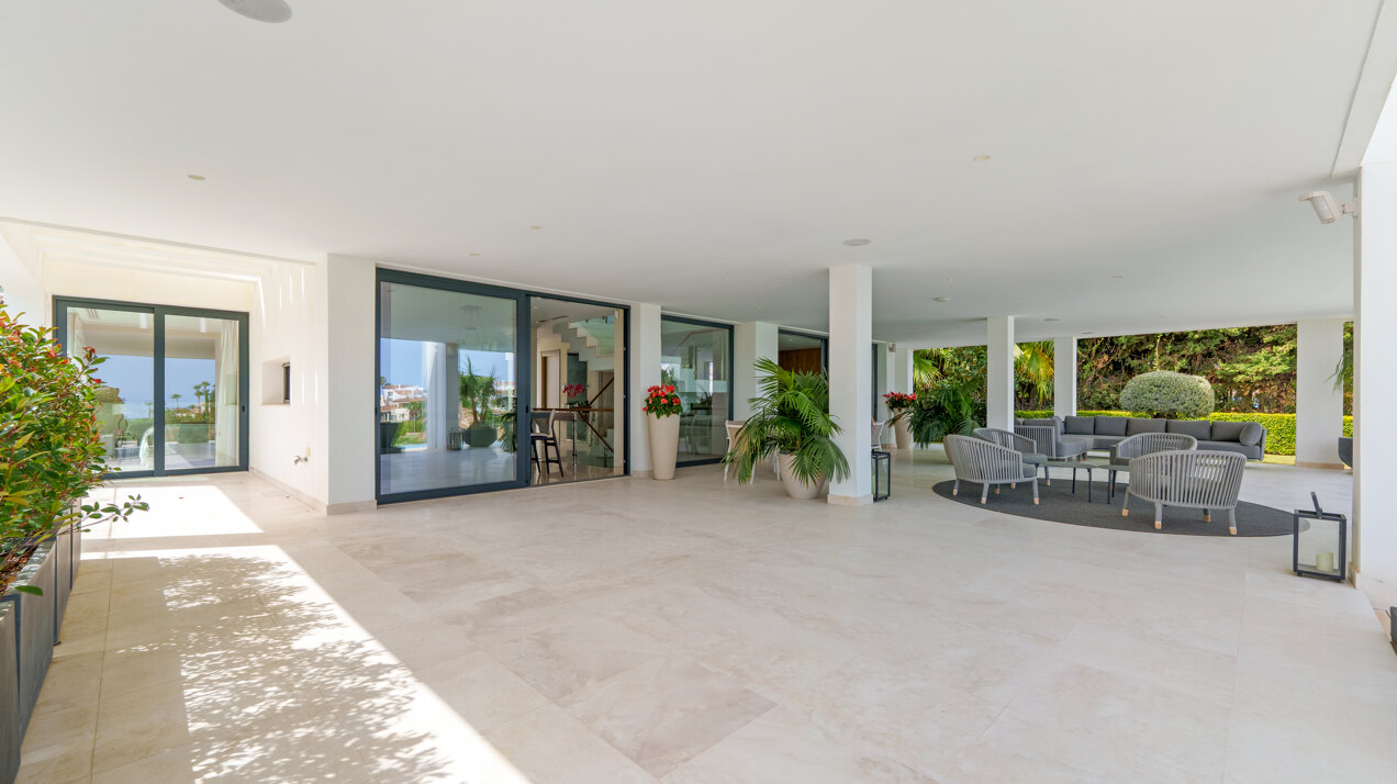 Leo 21B - Frontline Golf Villa in Nueva Andalucía