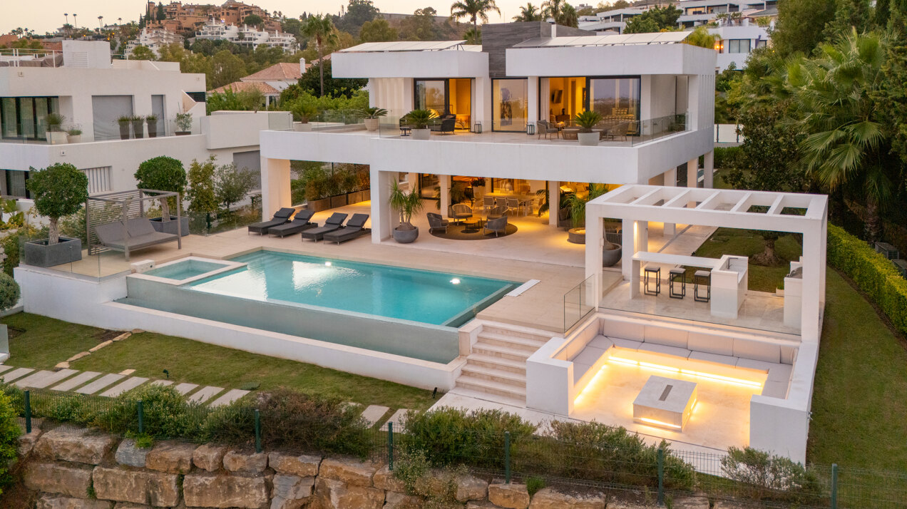 Leo 21B - Frontline Golf Villa in Nueva Andalucía