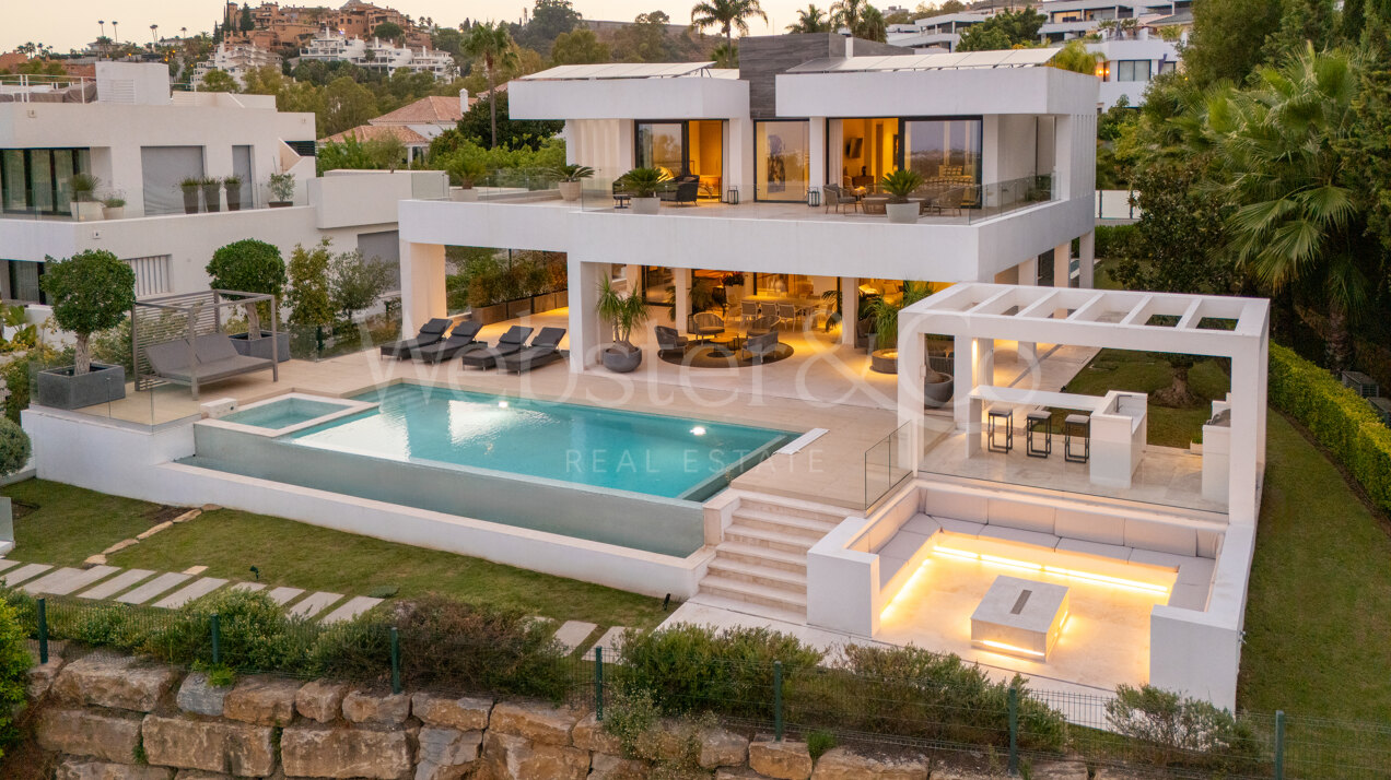 Leo 21B - Frontline Golf Villa in Nueva Andalucía