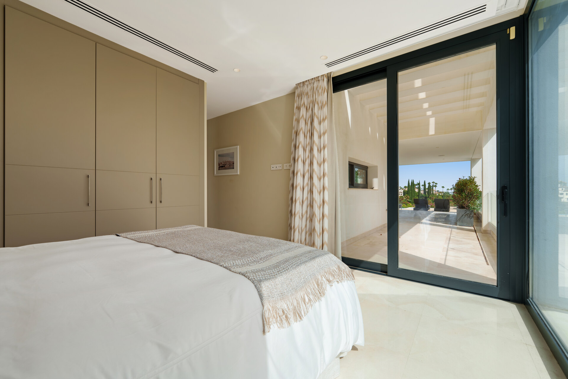 Leo 21B - Frontline Golf Villa in Nueva Andalucía