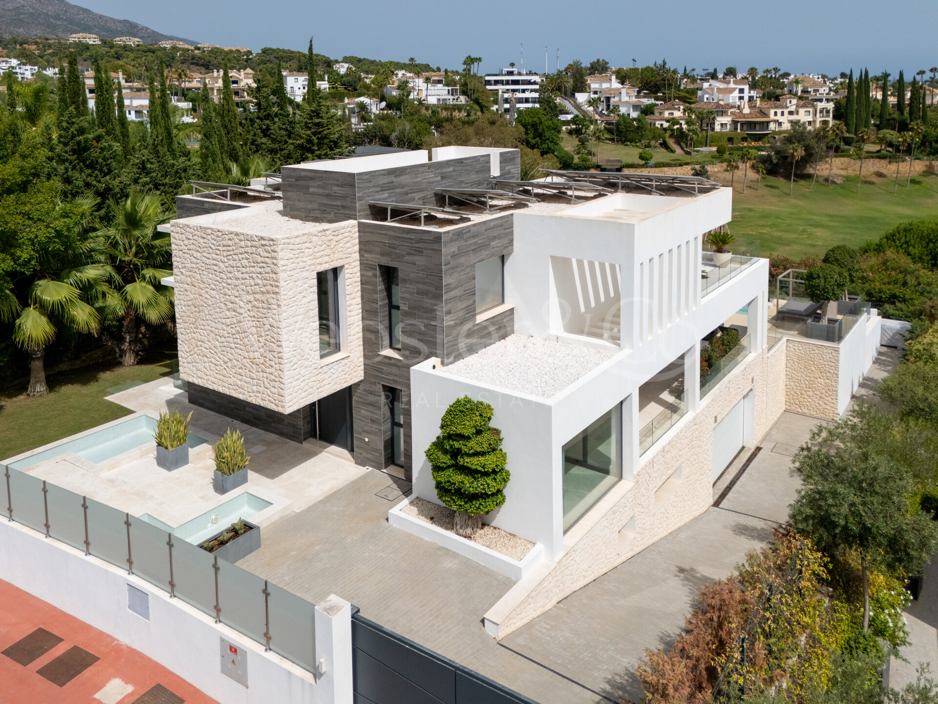 Leo 21B - Frontline Golf Villa in Nueva Andalucía