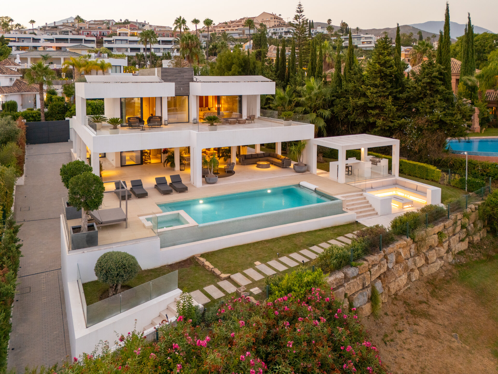 Leo 21B - Frontline Golf Villa in Nueva Andalucía