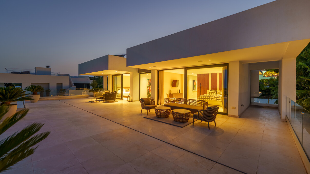 Leo 21B - Frontline Golf Villa in Nueva Andalucía