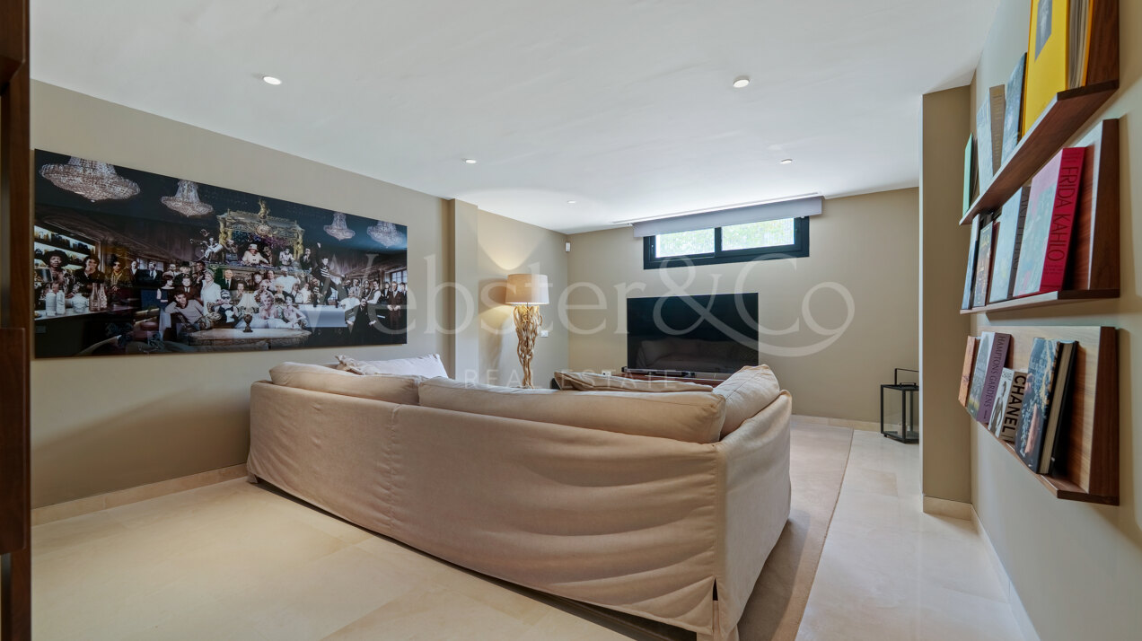 Leo 21B - Frontline Golf Villa in Nueva Andalucía