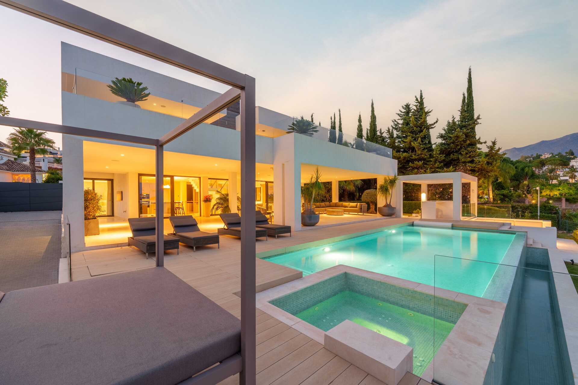 Leo 21B - Frontline Golf Villa in Nueva Andalucía