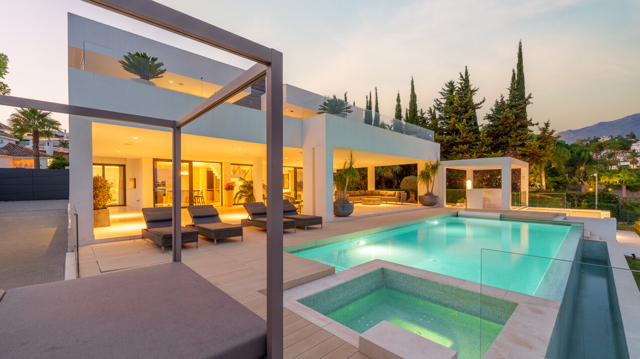 Leo 21B - Frontline Golf Villa in Nueva Andalucía