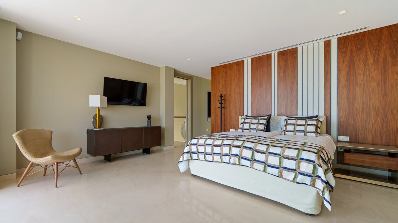Leo 21B - Frontline Golf Villa in Nueva Andalucía