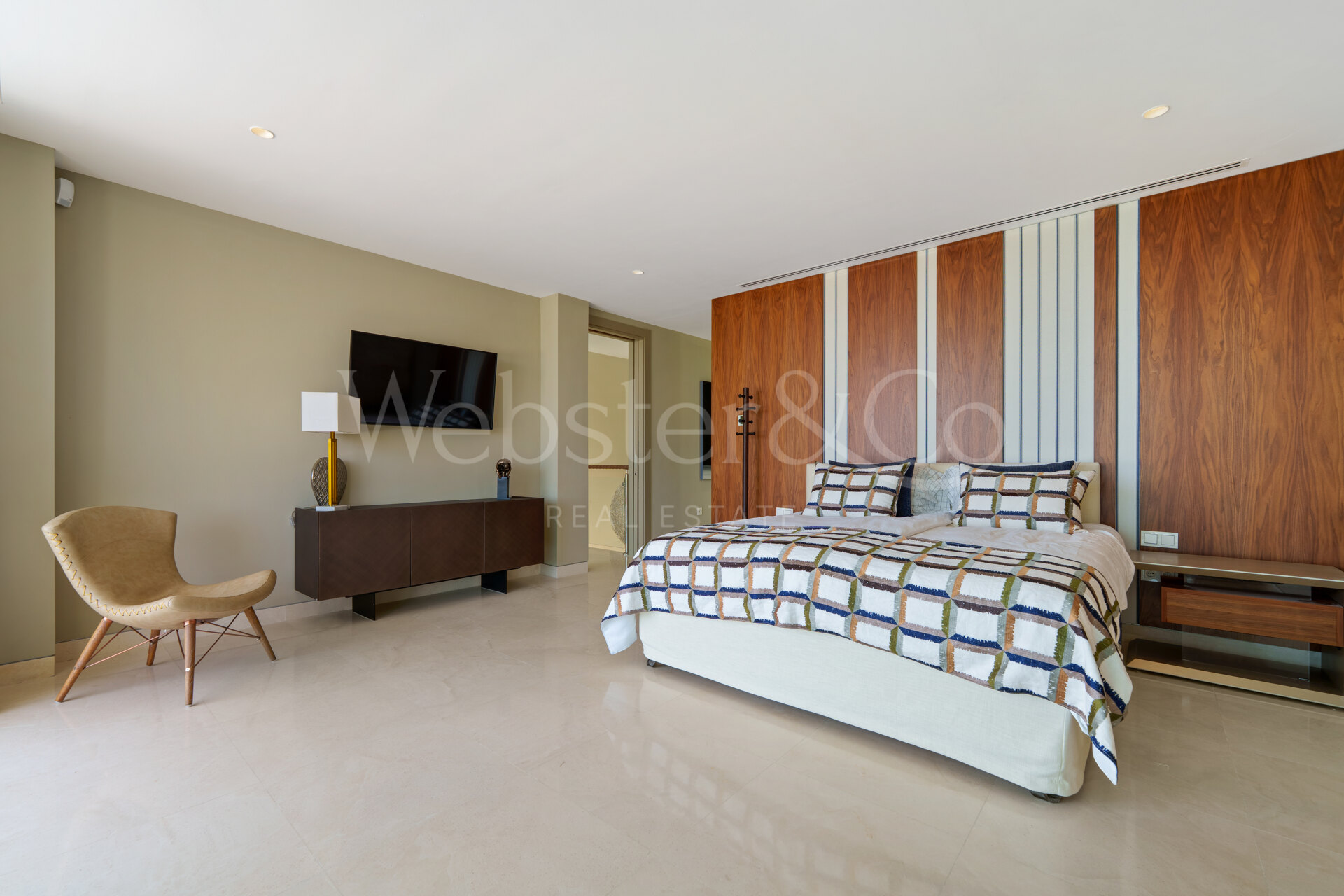 Leo 21B - Frontline Golf Villa in Nueva Andalucía