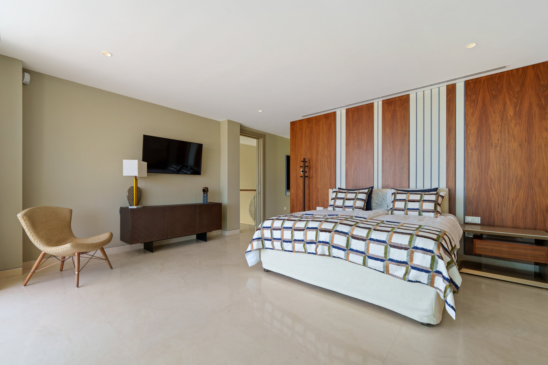 Leo 21B - Frontline Golf Villa in Nueva Andalucía