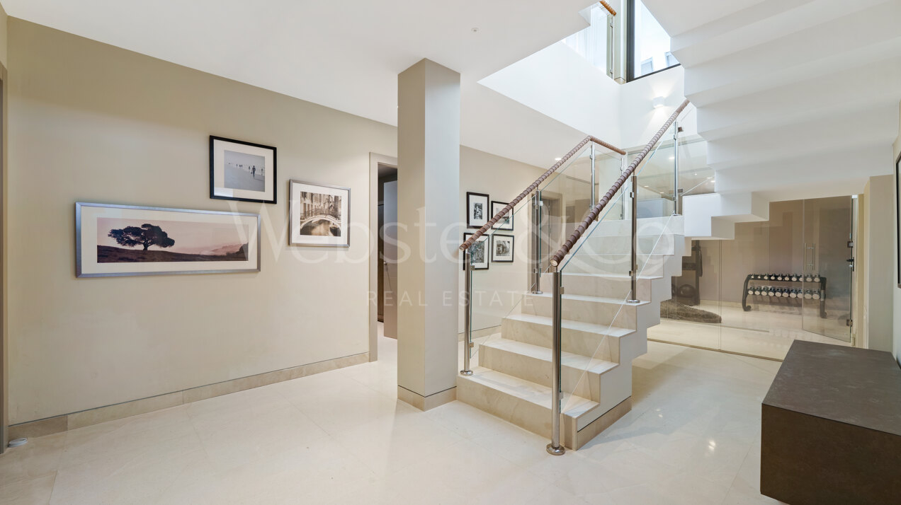 Leo 21B - Frontline Golf Villa in Nueva Andalucía