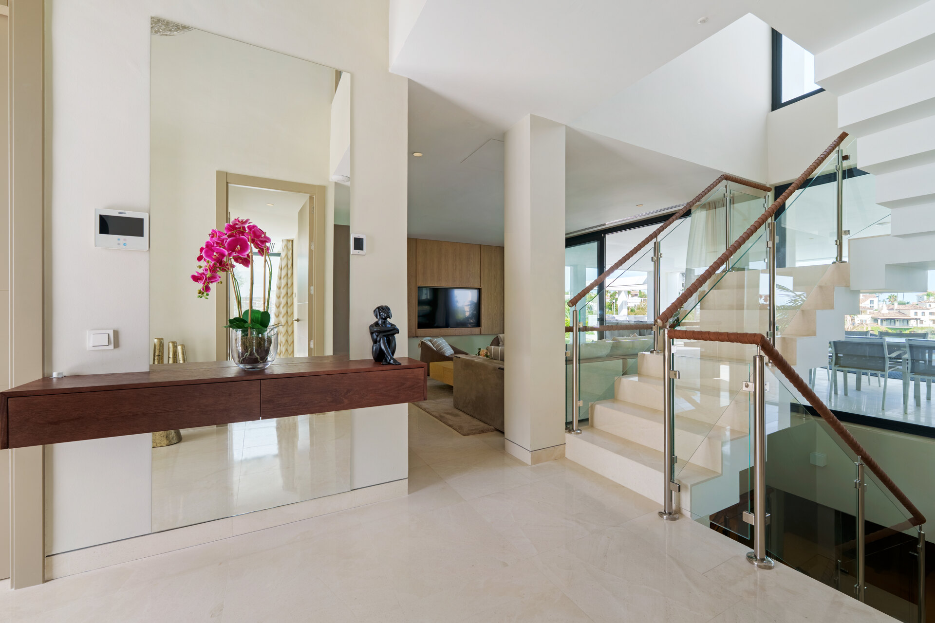 Leo 21B - Frontline Golf Villa in Nueva Andalucía