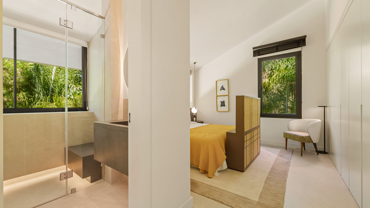 Las Chapas 5 - Beachside Luxury in Marbella