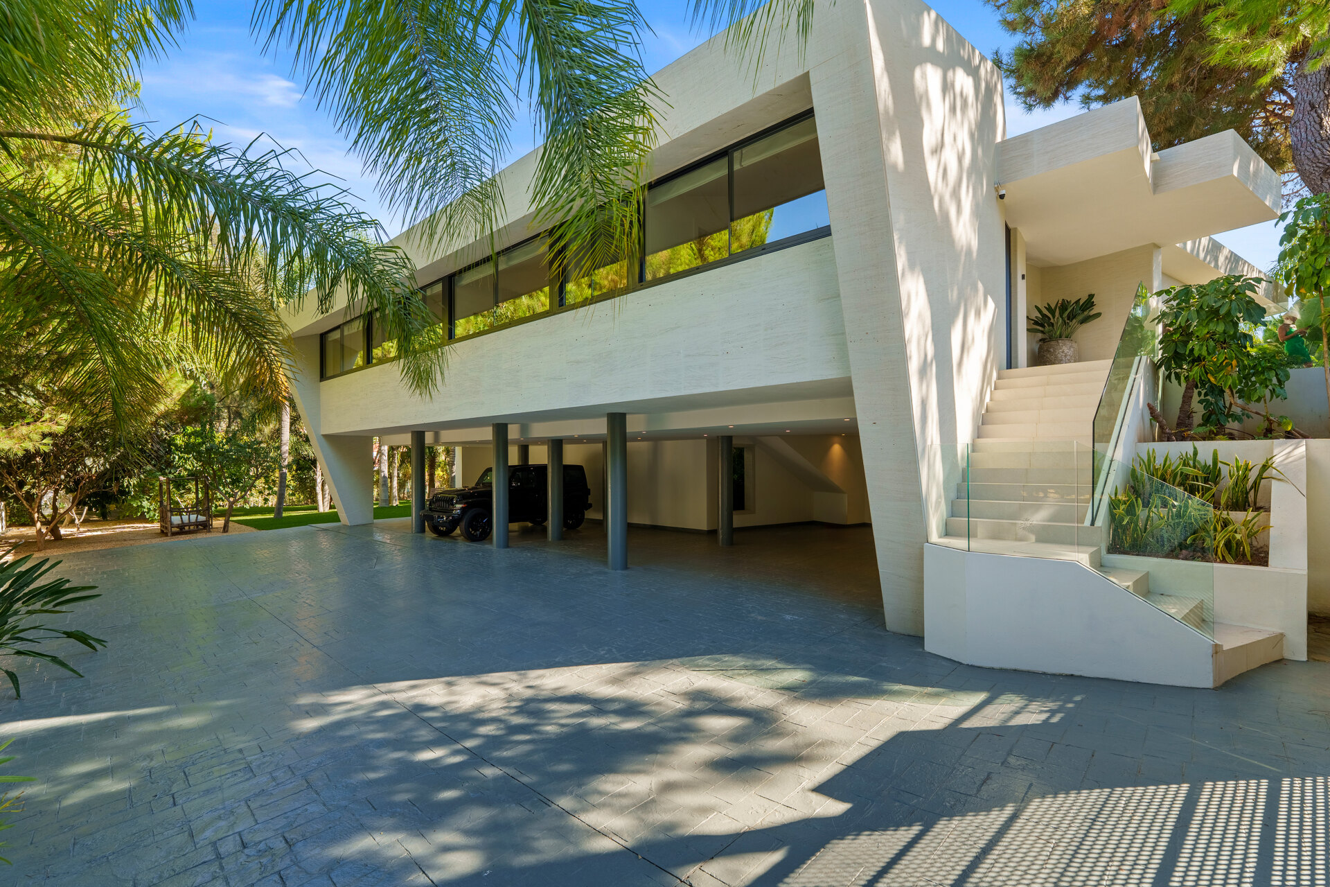 Las Chapas 5 - Beachside Luxury in Marbella