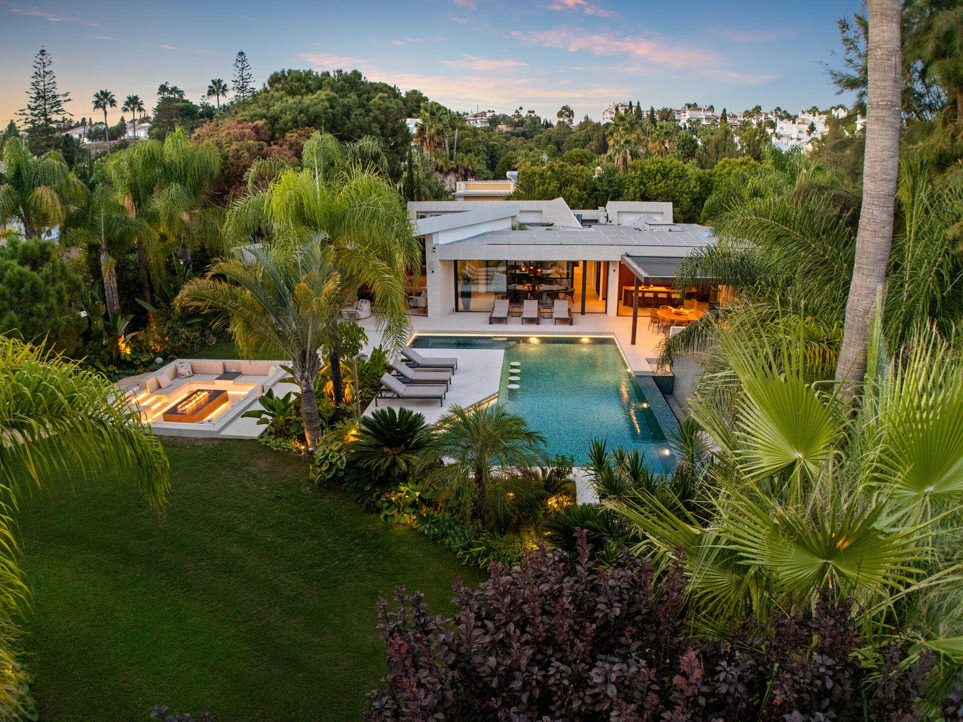 Las Chapas 5 - Beachside Luxury in Marbella