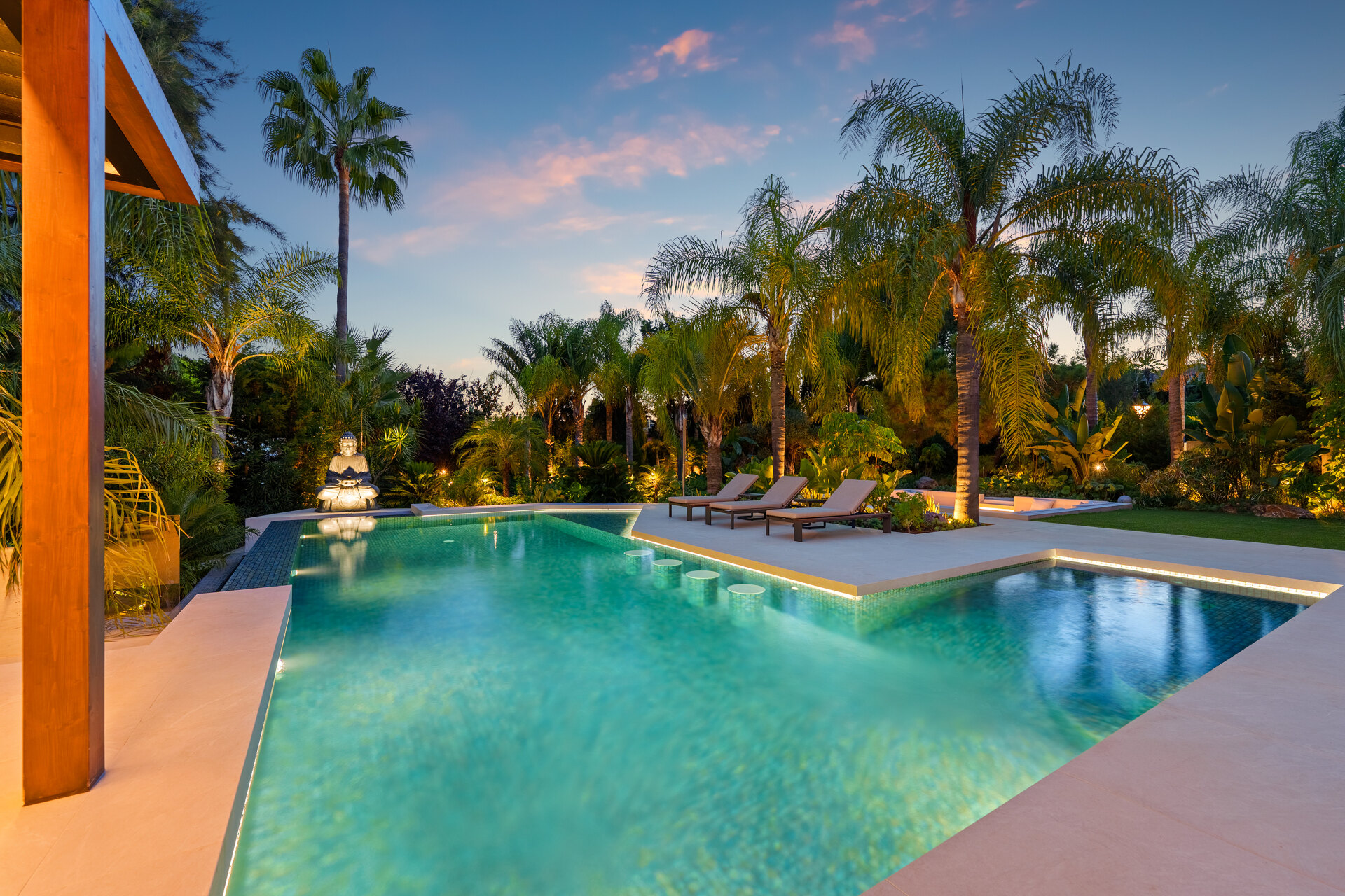 Las Chapas 5 - Beachside Luxury in Marbella