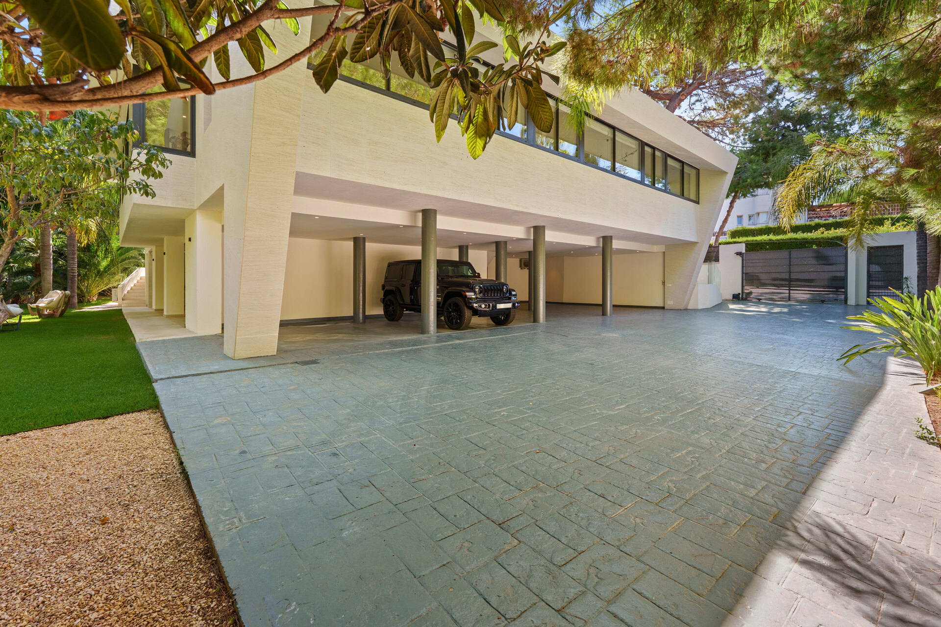 Las Chapas 5 - Beachside Luxury in Marbella