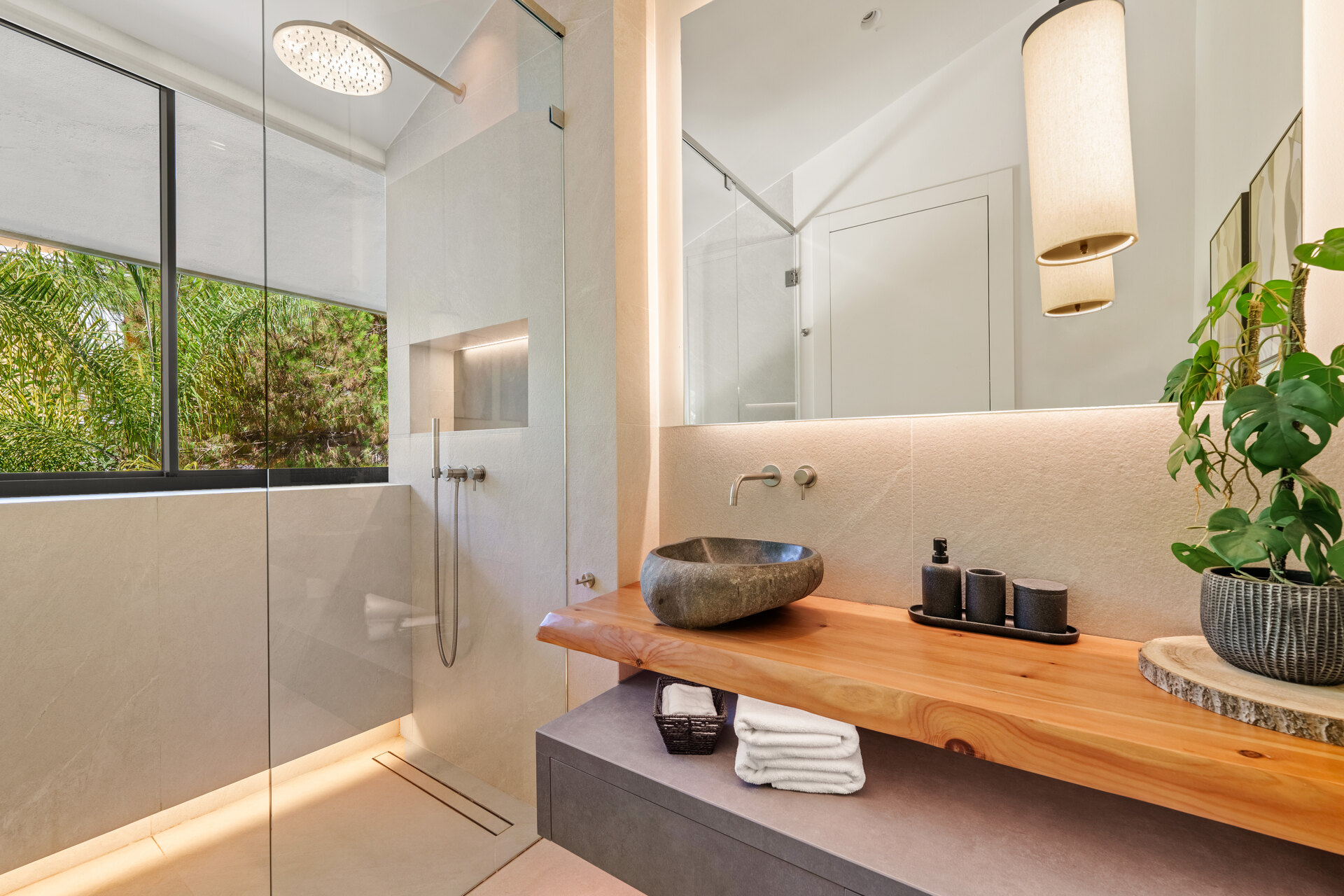 Las Chapas 5 - Beachside Luxury in Marbella