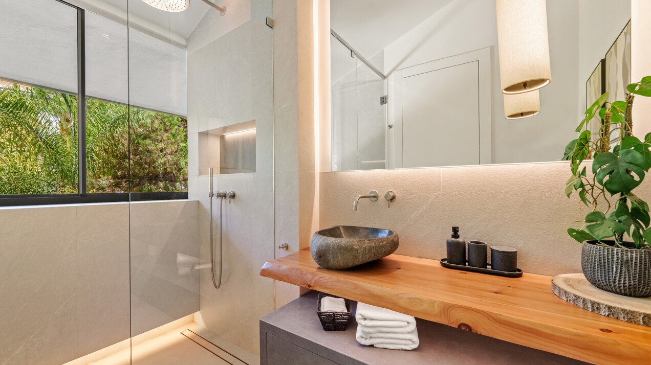 Las Chapas 5 - Beachside Luxury in Marbella