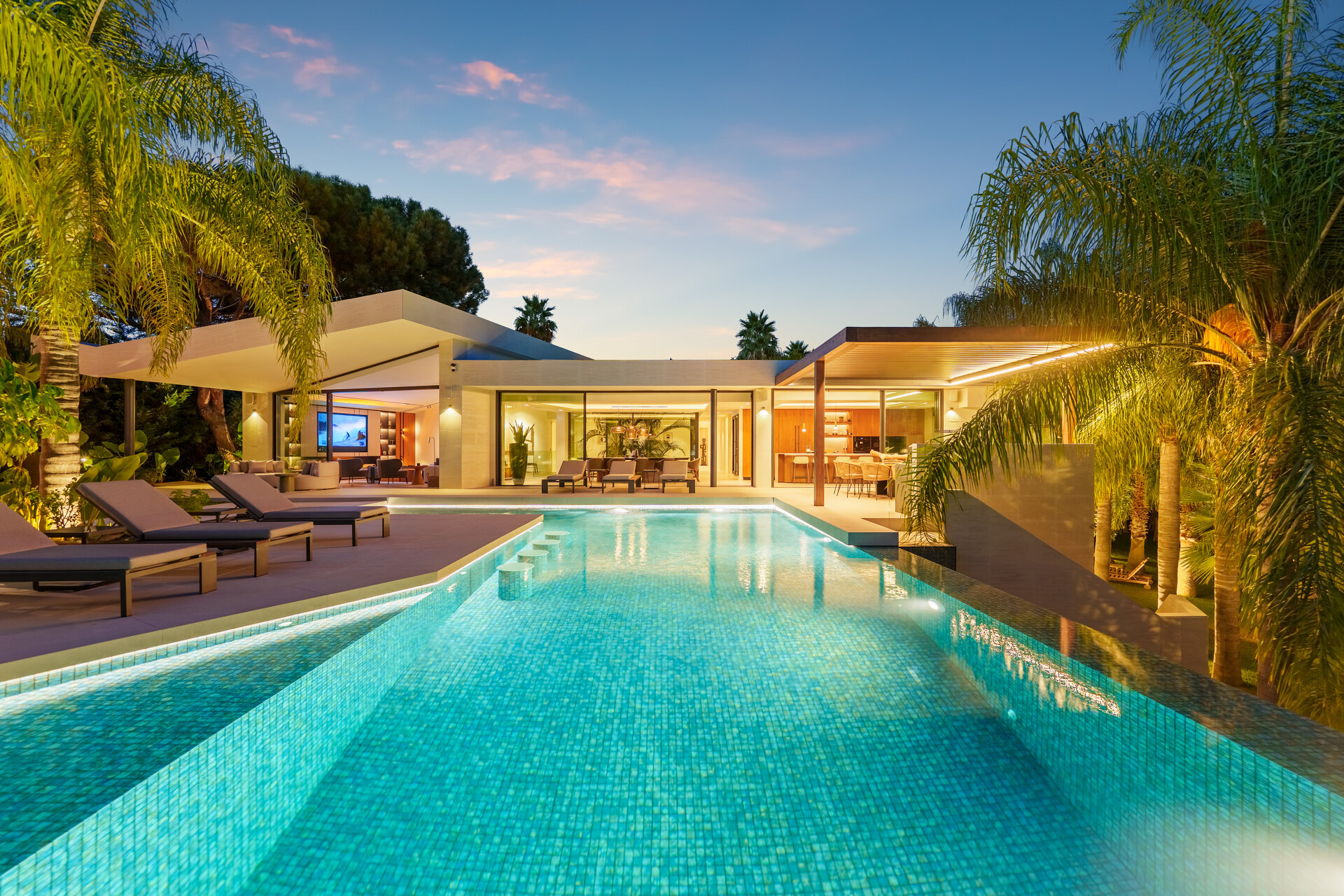 Las Chapas 5 - Beachside Luxury in Marbella