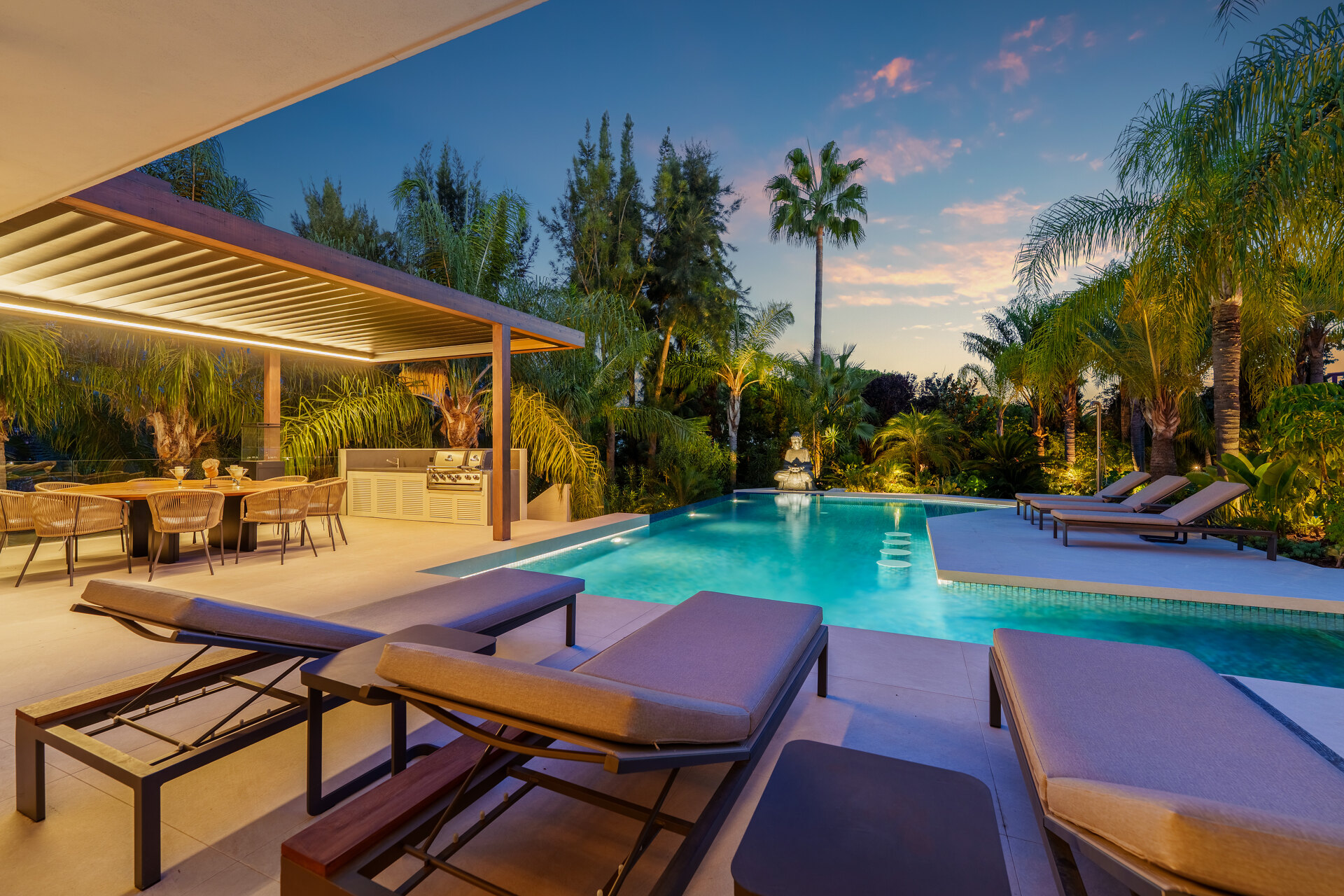 Las Chapas 5 - Beachside Luxury in Marbella