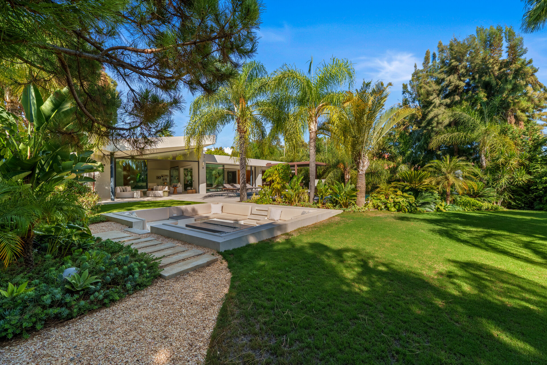 Las Chapas 5 - Beachside Luxury in Marbella