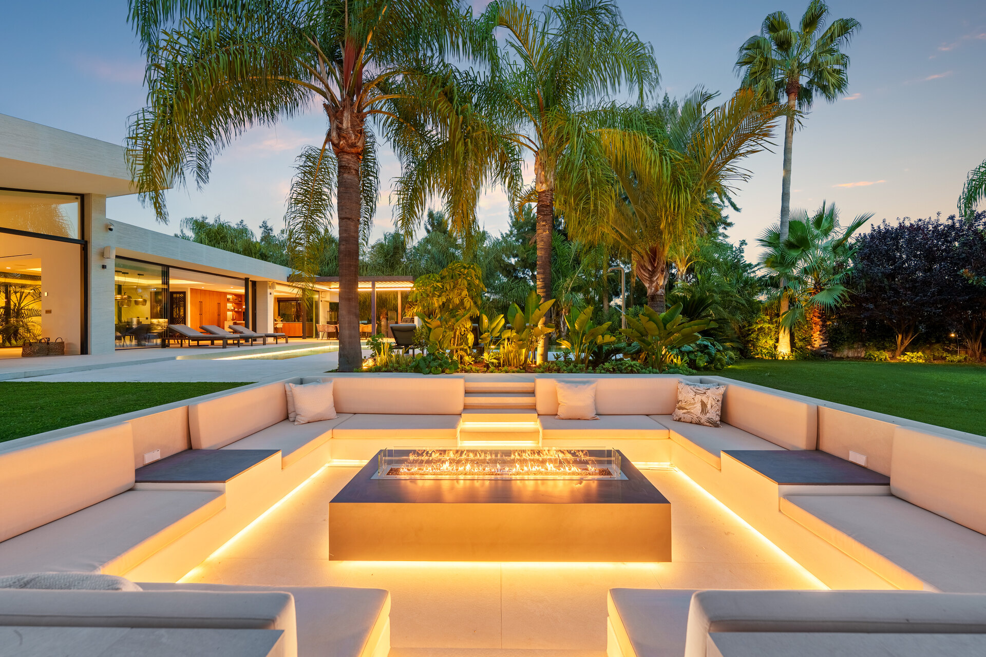 Las Chapas 5 - Beachside Luxury in Marbella