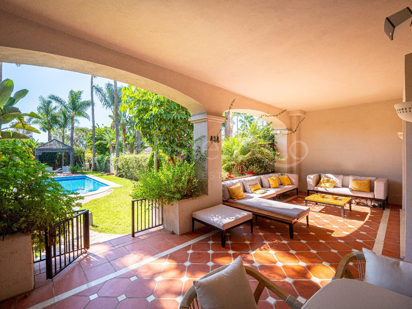 Casa Arcadia – Moderno Adosado en Nueva Andalucía