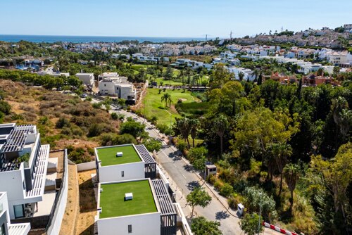 Property Highlights:- Brand new- Very modern- Frontline golf- Located in Atalaya Golf community- Bathrooms with walk-in showers- Open plan living, dining- Fully fitted kitchen- Multiple private terraces- La Concha & golf views- Integrated domotic system