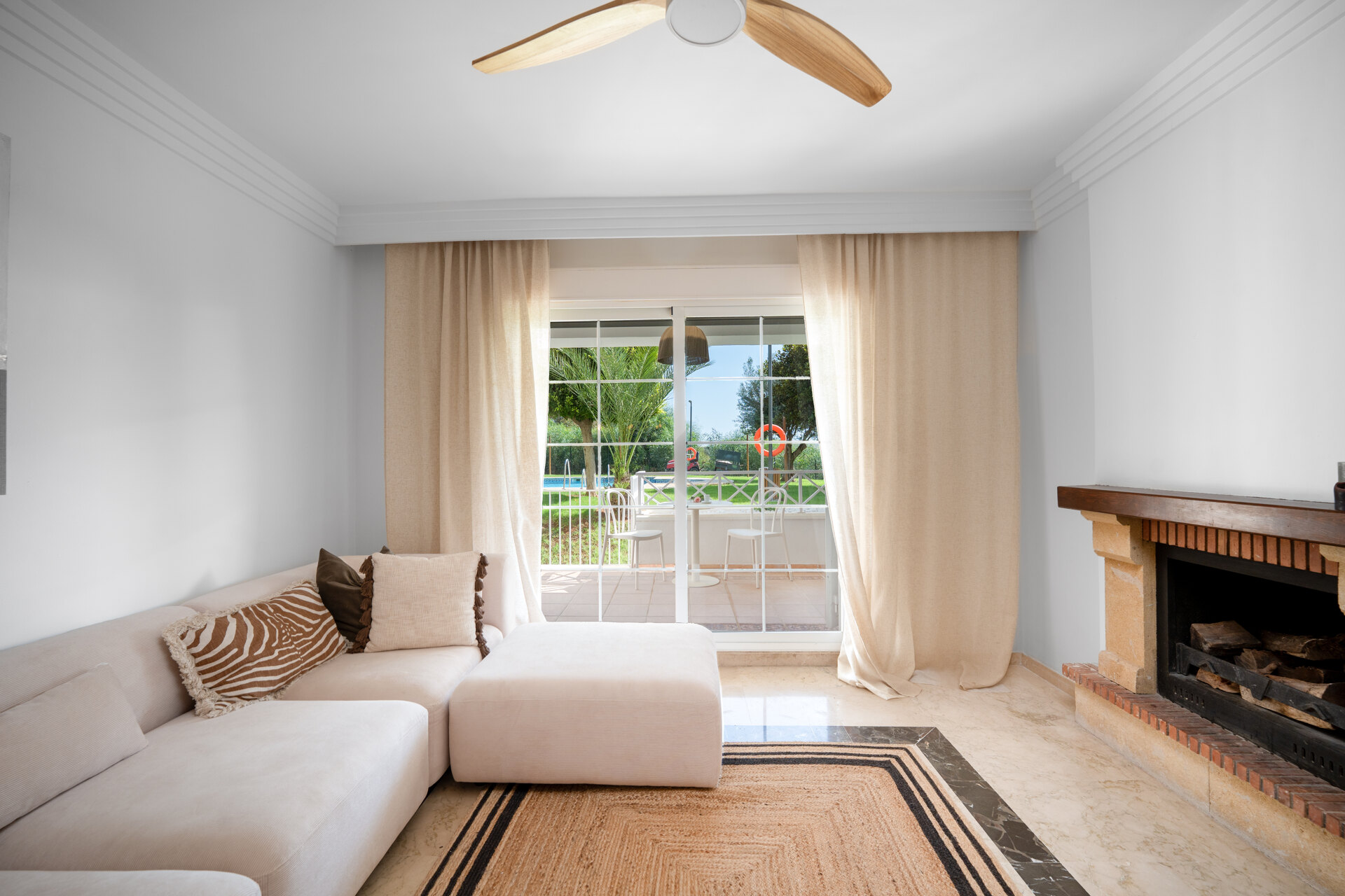 Apt Lomas del Rio - elegance surrounded by nature