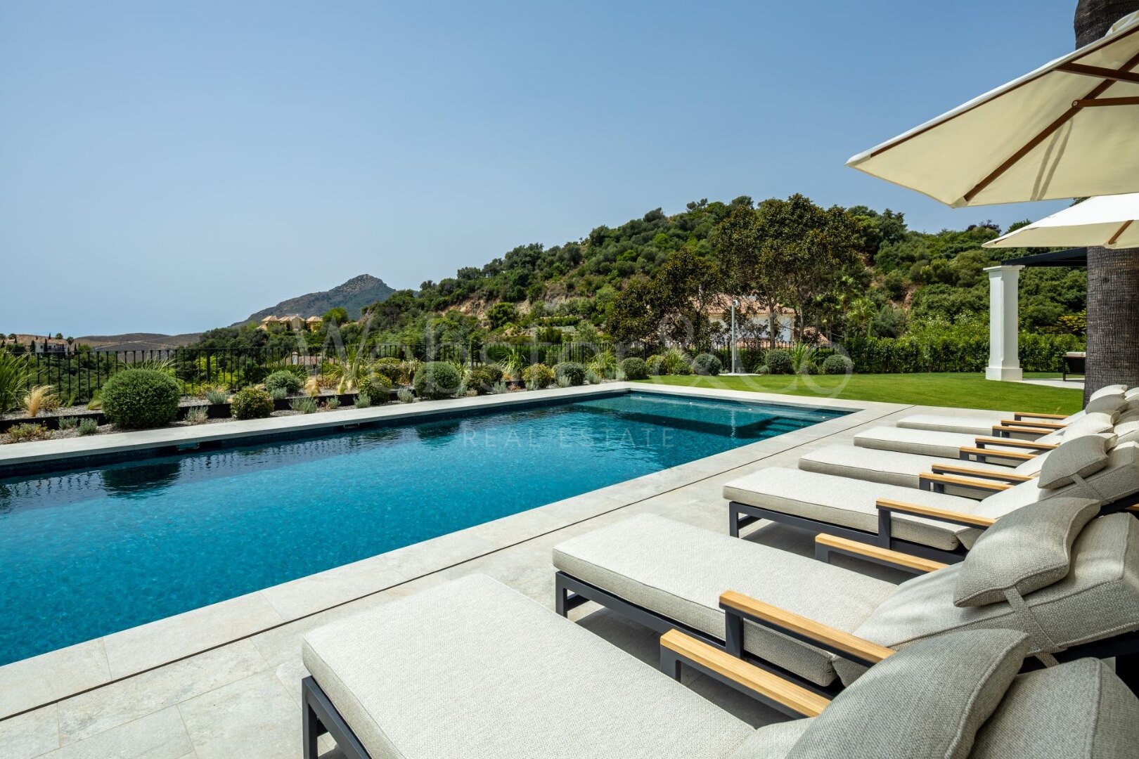 Villa Liora - Elegant Home in La Zagaleta