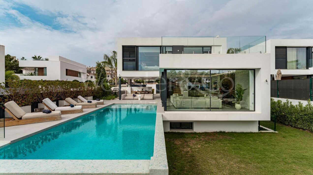 Villa Belle - Frontline Golf Home in El Paraiso