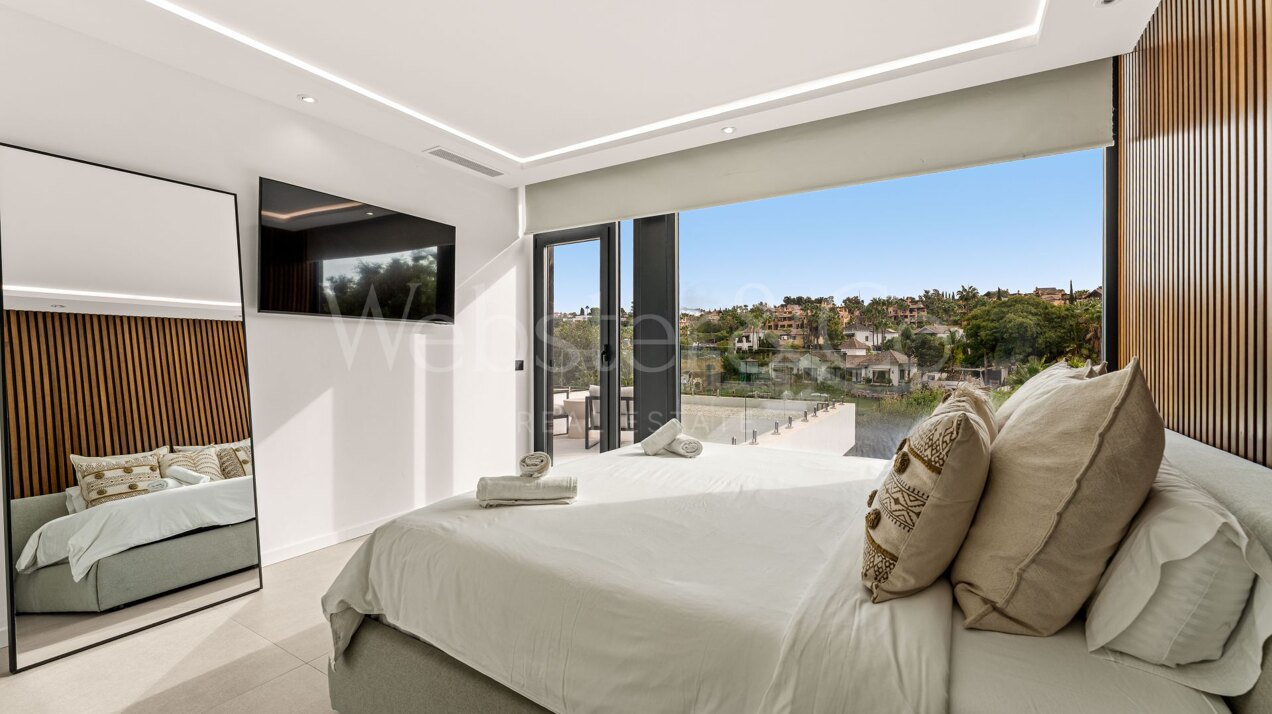 Villa Belle - Frontline Golf Home in El Paraiso