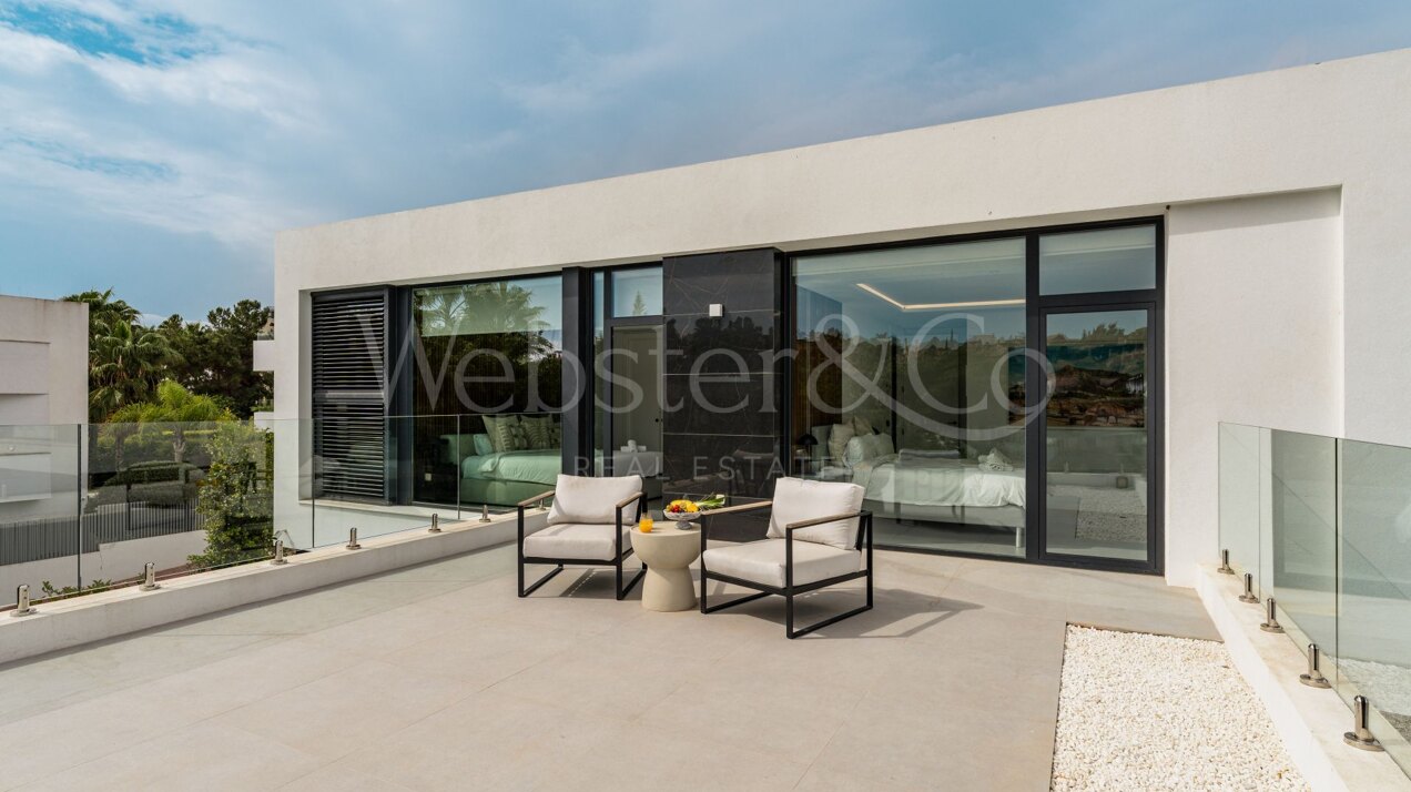 Villa Belle - Frontline Golf Home in El Paraiso