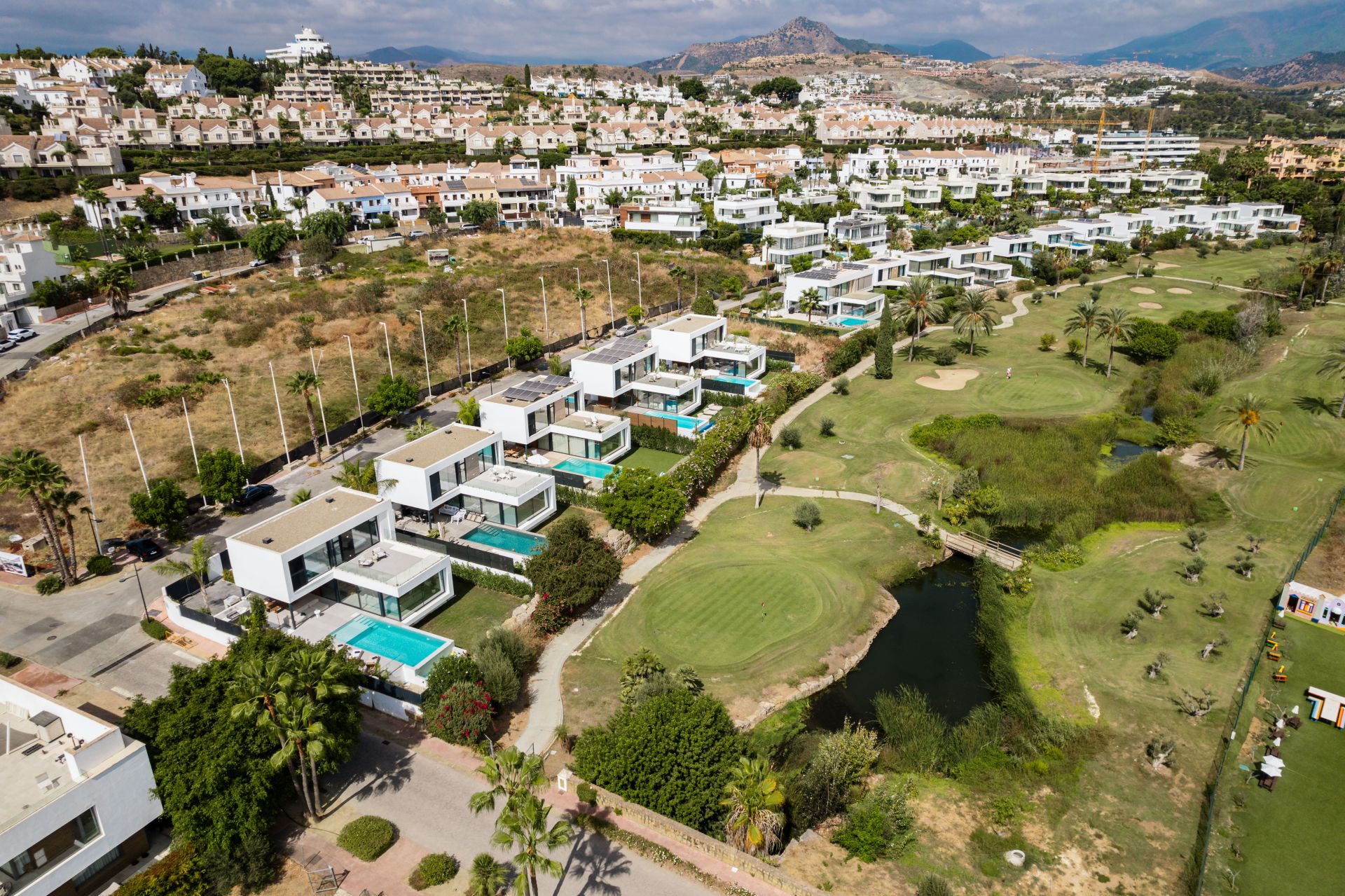 Villa Belle - Frontline Golf Home in El Paraiso