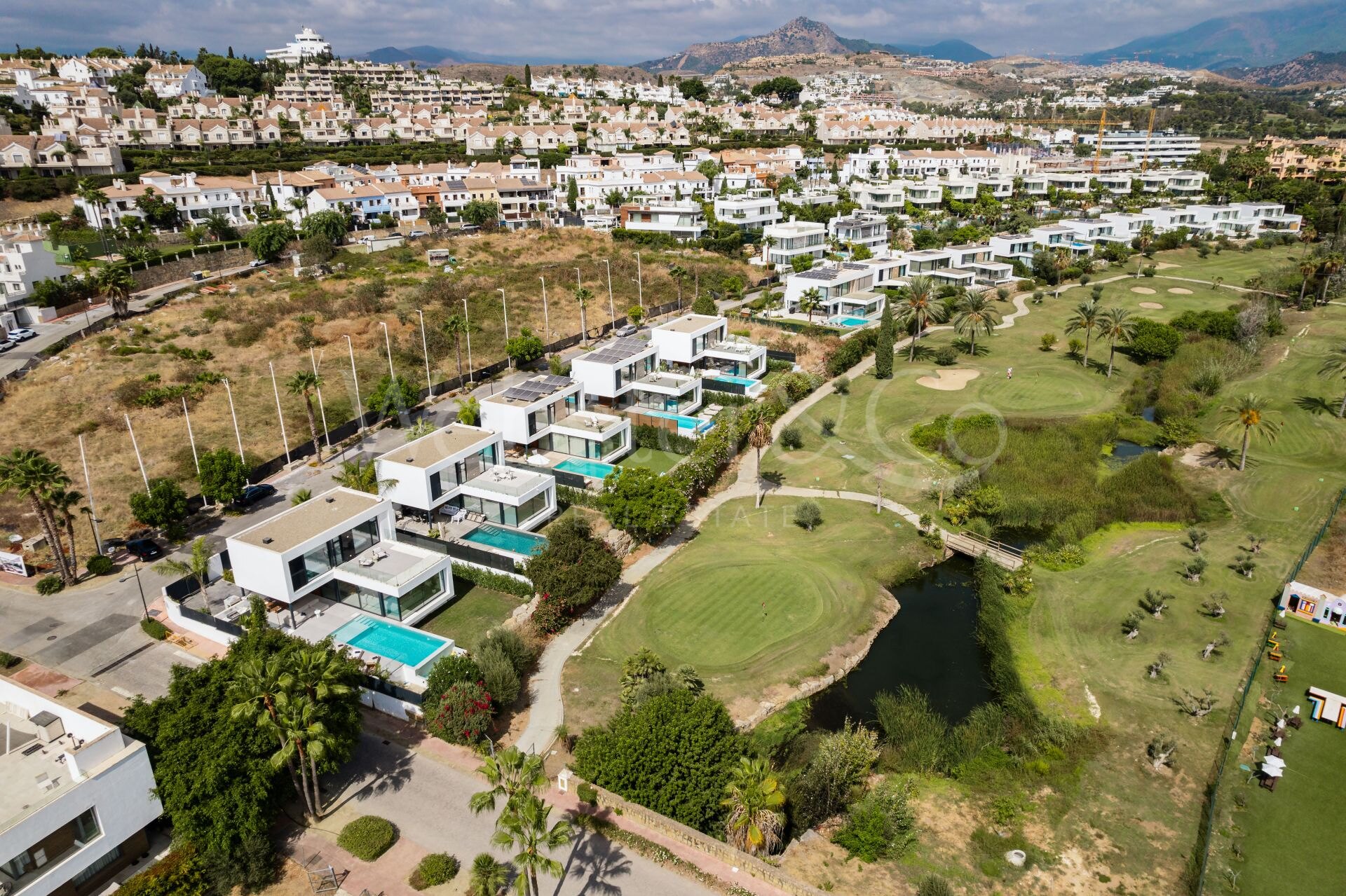 Villa Belle - Frontline Golf Home in El Paraiso