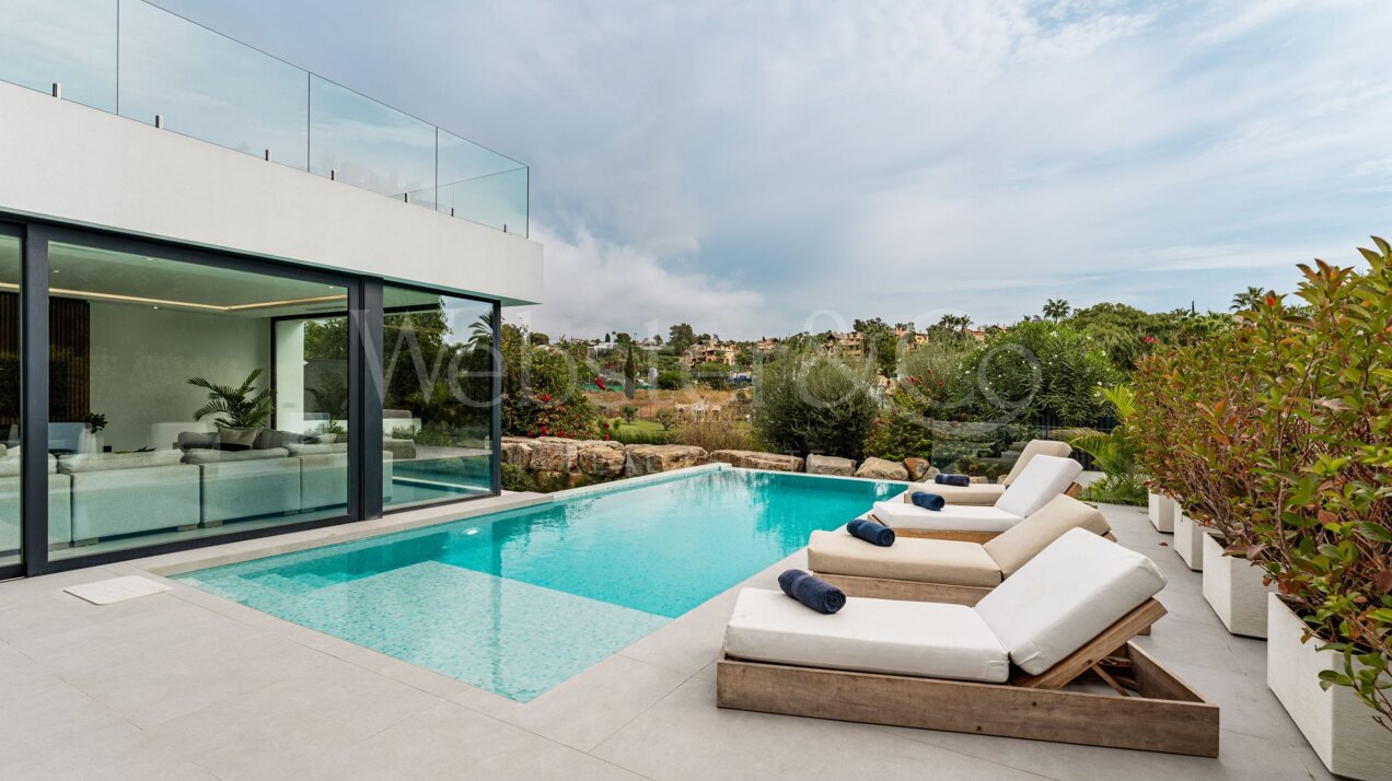 Villa Belle - Frontline Golf Home in El Paraiso