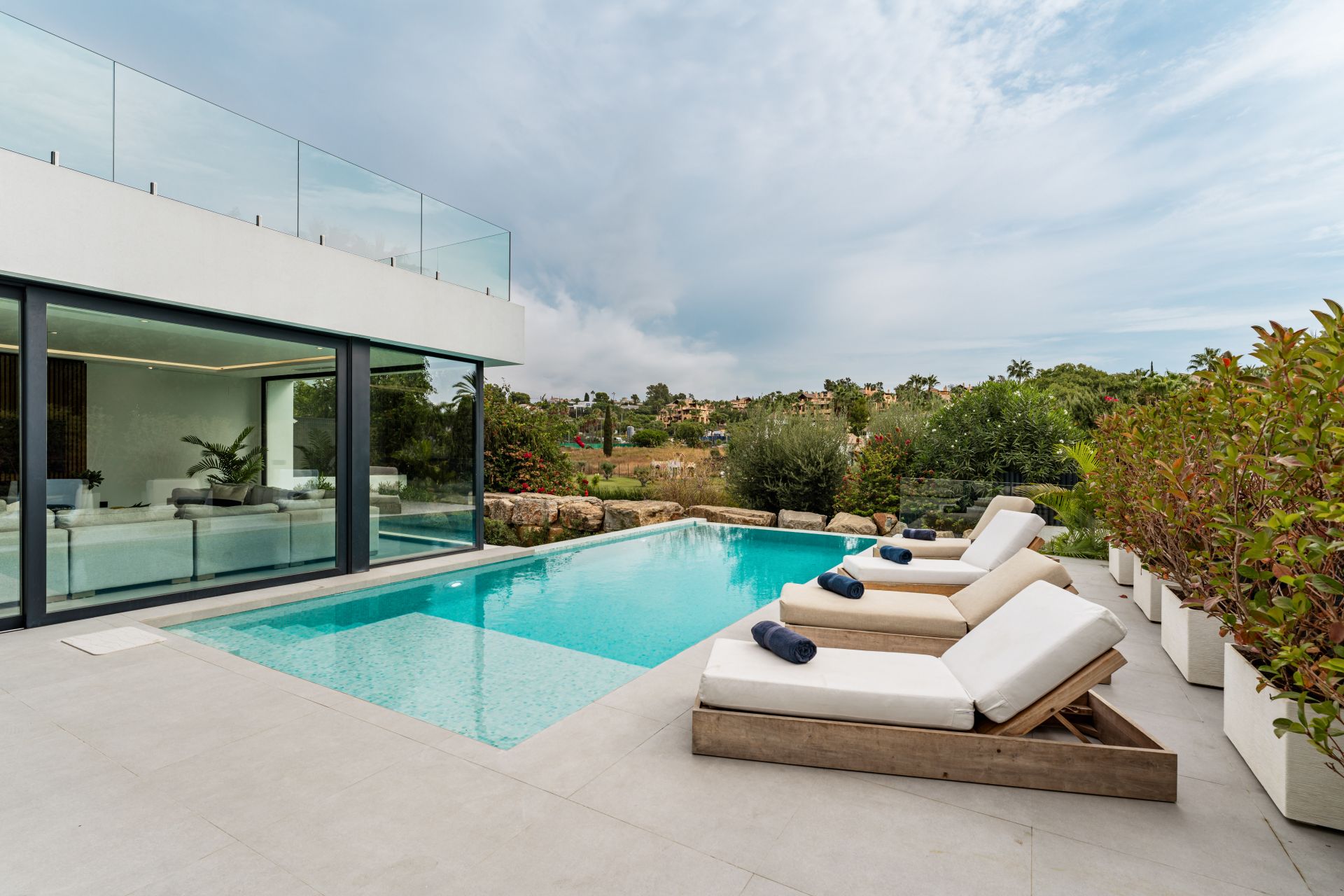 Villa Belle - Frontline Golf Home in El Paraiso