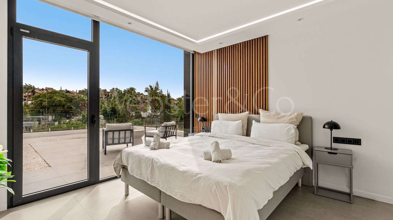 Villa Belle - Frontline Golf Home in El Paraiso