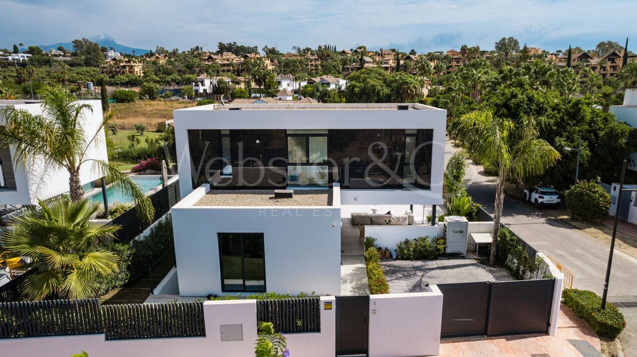 Villa Belle - Frontline Golf Home in El Paraiso