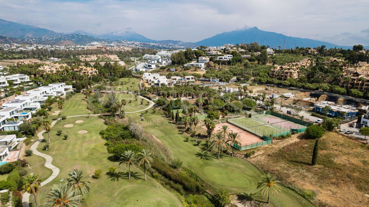 Villa Belle - Frontline Golf Home in El Paraiso