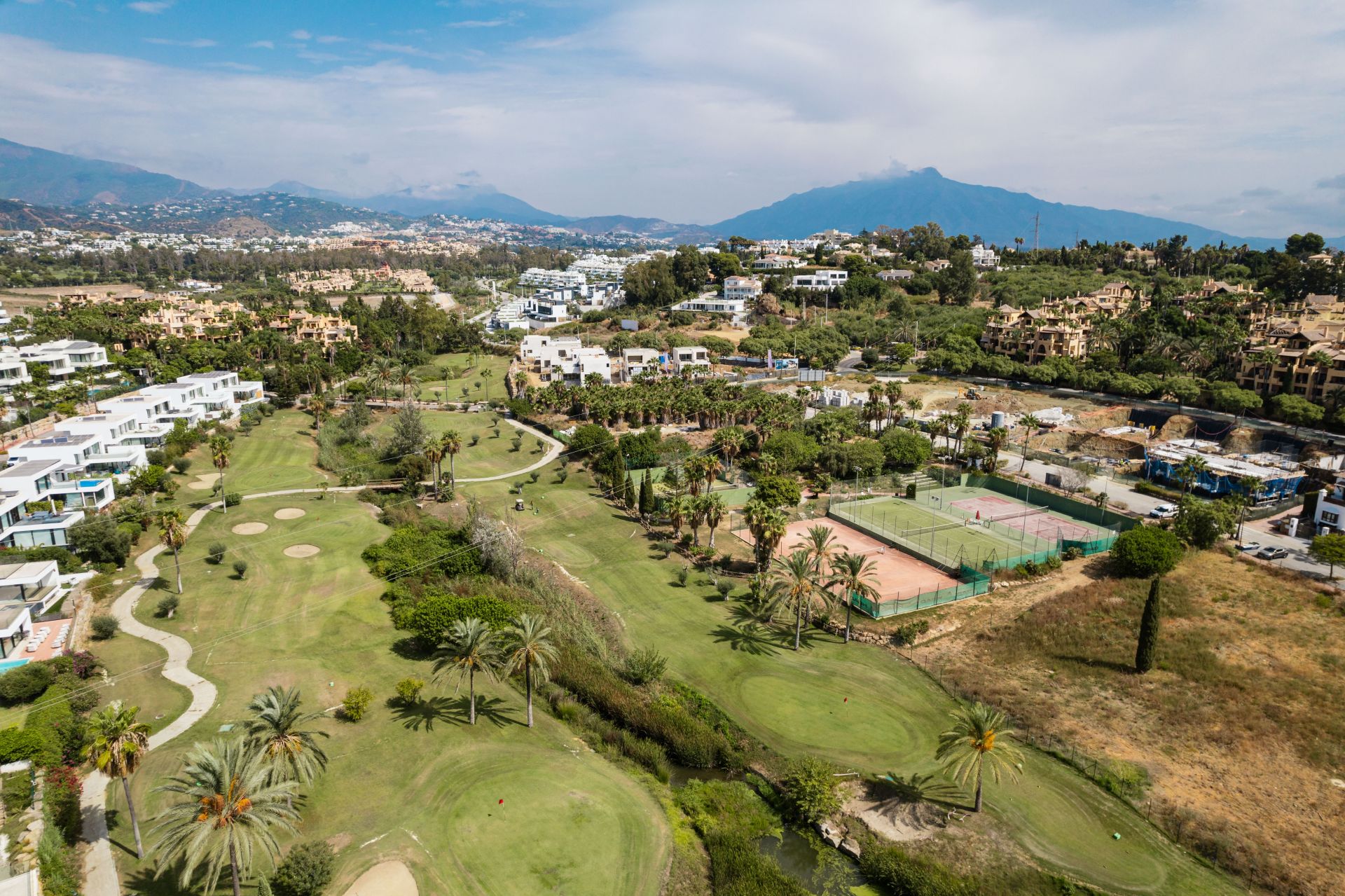 Villa Belle - Frontline Golf Home in El Paraiso