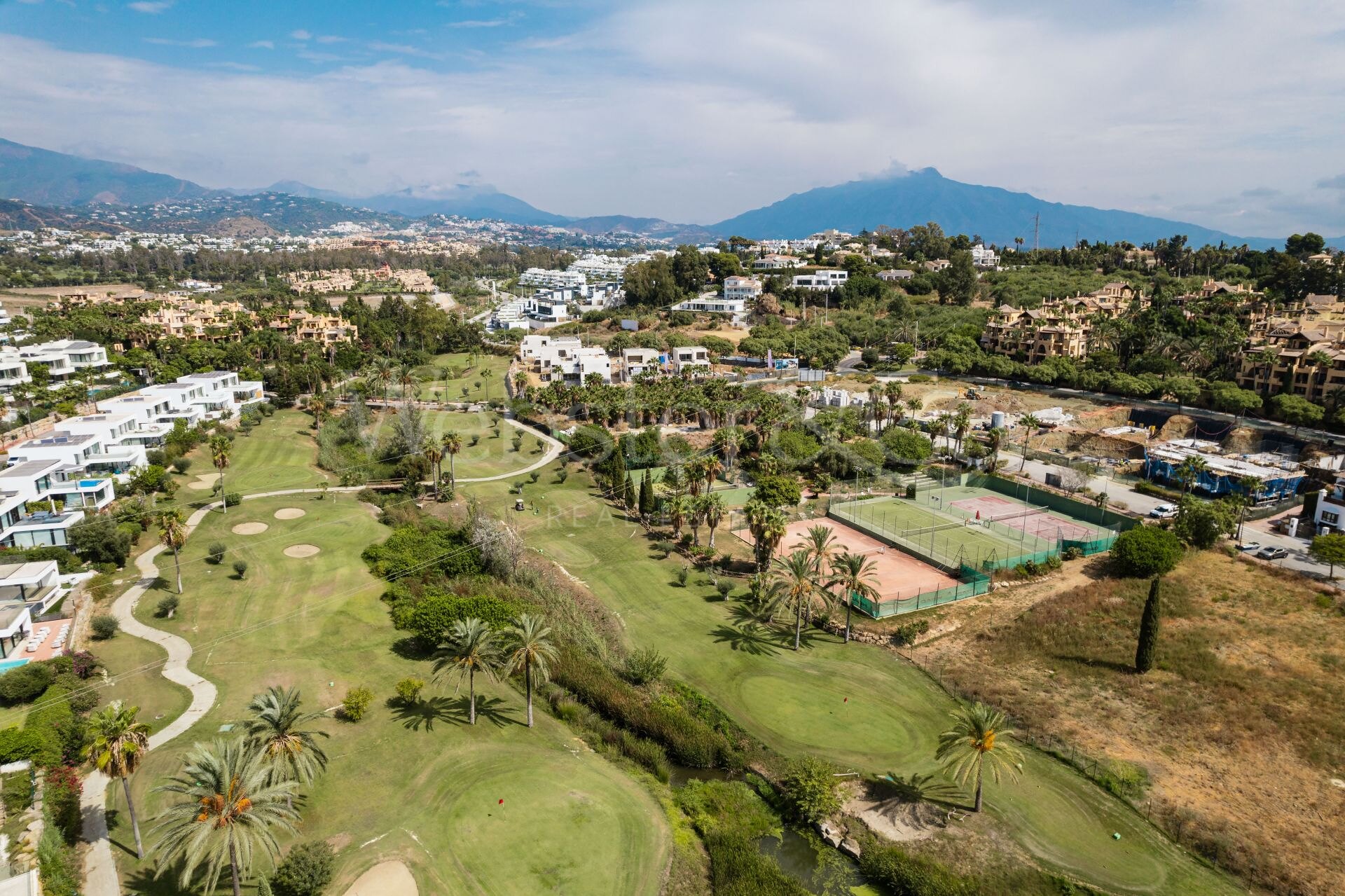 Villa Belle - Frontline Golf Home in El Paraiso