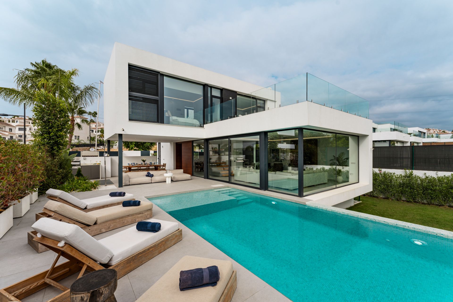 Villa Belle - Frontline Golf Home in El Paraiso